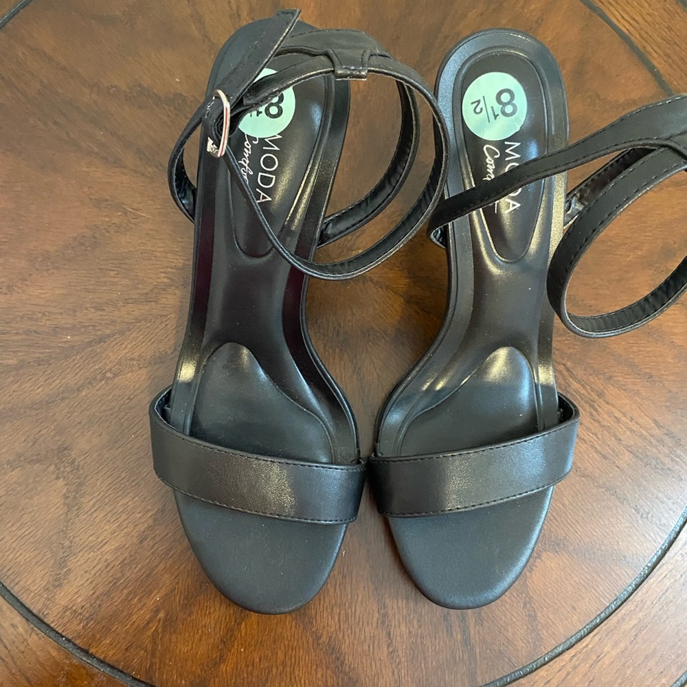 Moda Women's Black Sandals